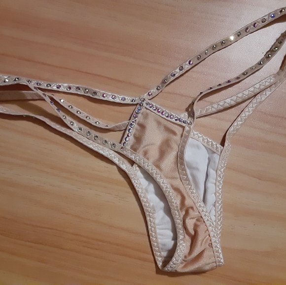 STUNNING Beige Bikini Set - Picture 6 of 9